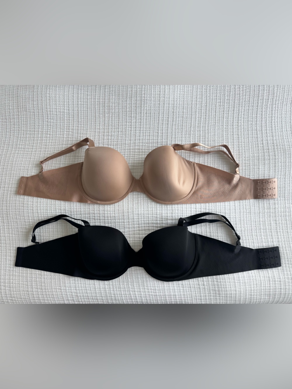 INVISIBLE BY VICTORIA’S SECRET
Lightly Lined Strapless Bra (pack of 2)